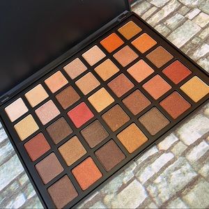 BELLA ''35'' Eyeshadow Palette